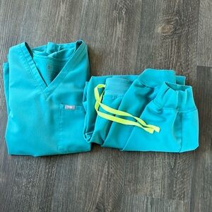 Figs Zamora Large Top and Large Petite Bottom Set